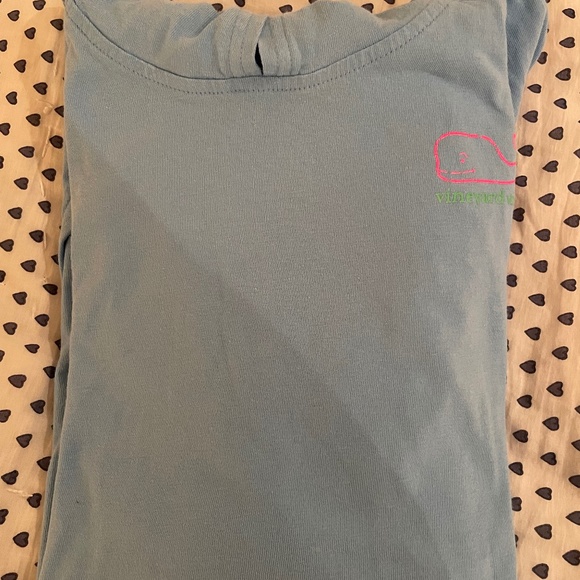 Vineyard Vines Tops - Girls Vineyard Vines blue long sleeve with hood